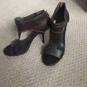 Unique Tory Burch sandal